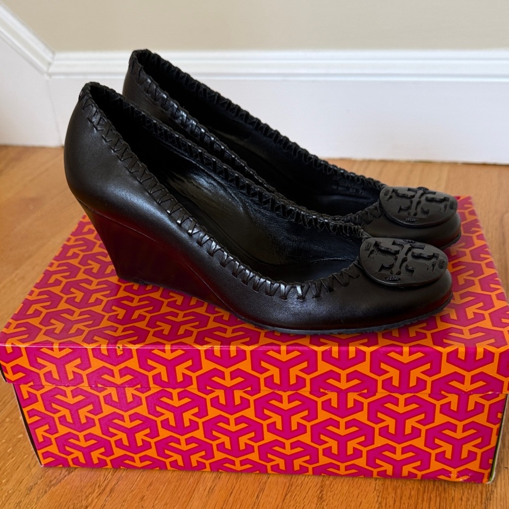 Tory Burch Black Leather Suzi - Afrikan Wedges, size 7.5